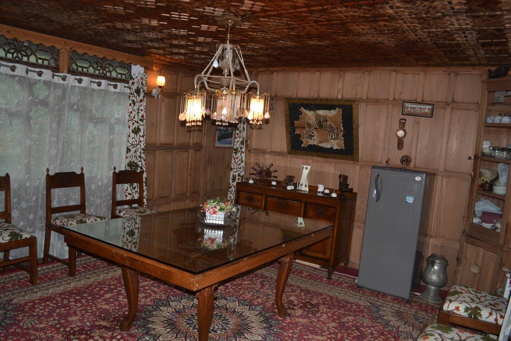 Akbar Group Of Heritage Houseboats Nagin Bagh Номер фото