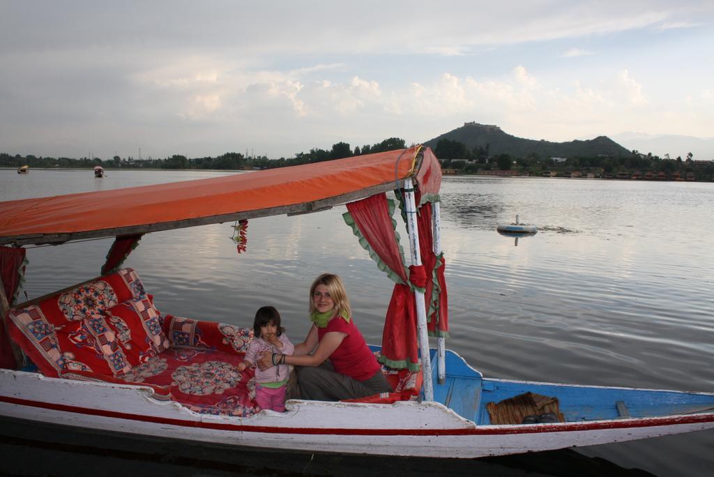 Akbar Group Of Heritage Houseboats Nagin Bagh Экстерьер фото