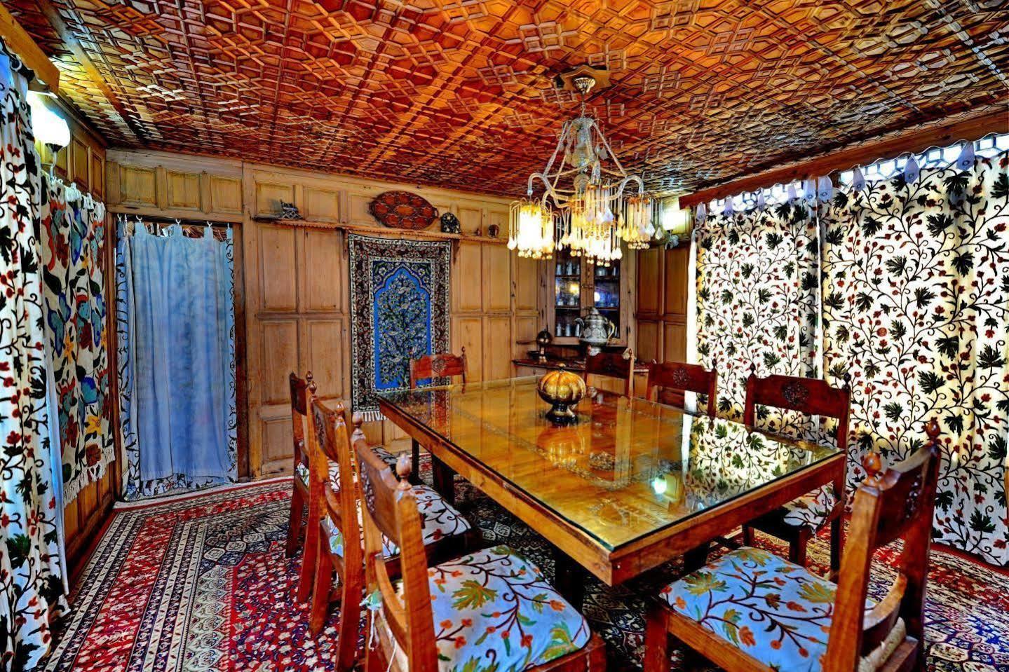 Akbar Group Of Heritage Houseboats Nagin Bagh Экстерьер фото